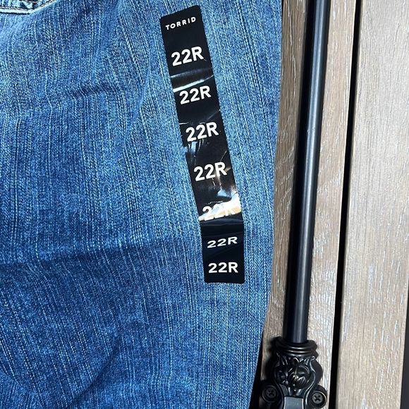 Torrid Jeans Feel the Fit Bombshell Skinny High Rise Premium Stretch 22R New - Picture 11 of 14
